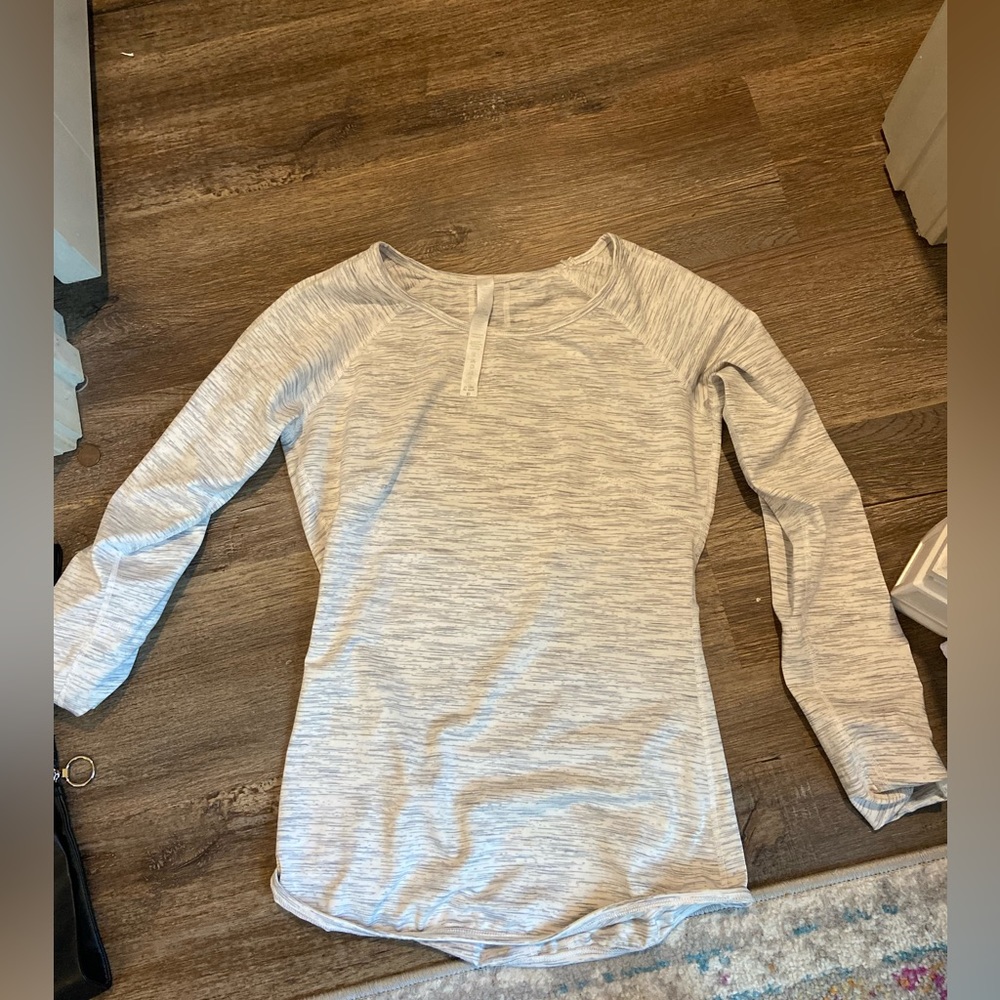 lululemon athletica Heather Light Gray Long Sleeve Top